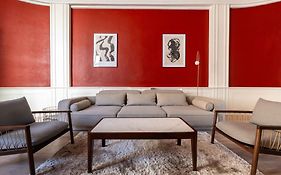 Deluxe Apartment At Perfect Location